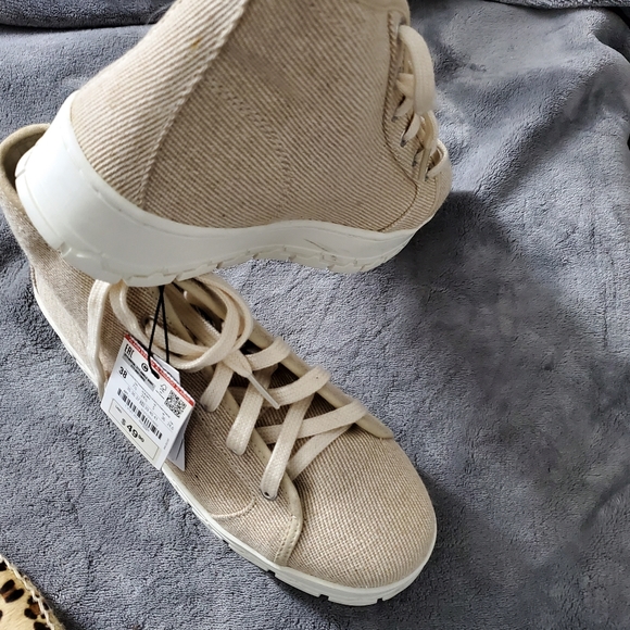 Boot - Picture 2 of 2